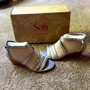 Sofft 8m new silver wedge sandals strappy